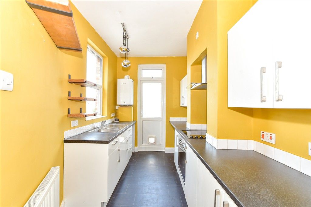 Property photo 3 of 7 Kitchen