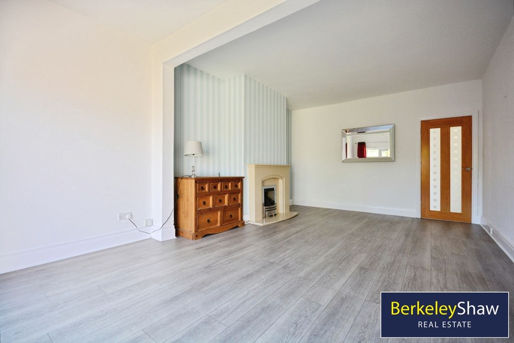 Property photo 3 of 16 Living Room