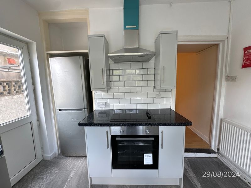 Property photo 1 of 16 5 Bedroom End Terrace For Rent