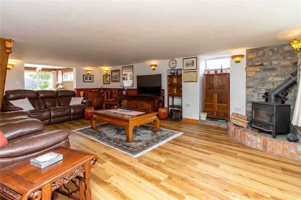 Property photo 2 of 30 Picture No. 04