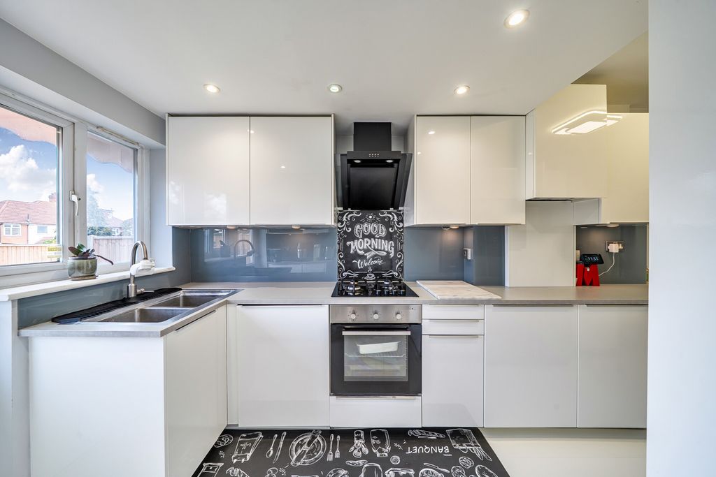 Property photo 2 of 23 1417181-22-699d91...