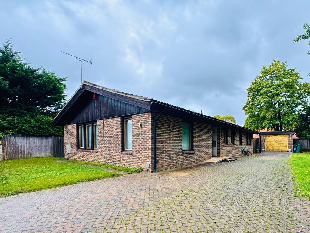 Property photo 1 of 18 Front (Exterior)