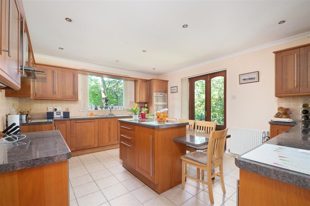 Property photo 3 of 29 S005.Jpg