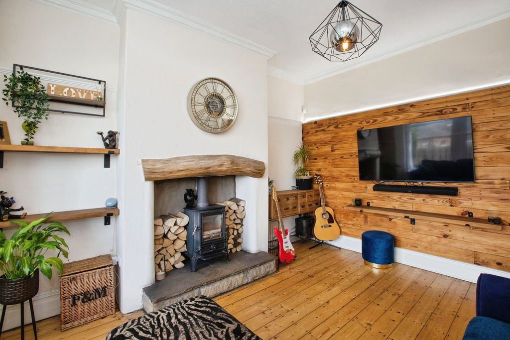 Property photo 1 of 33