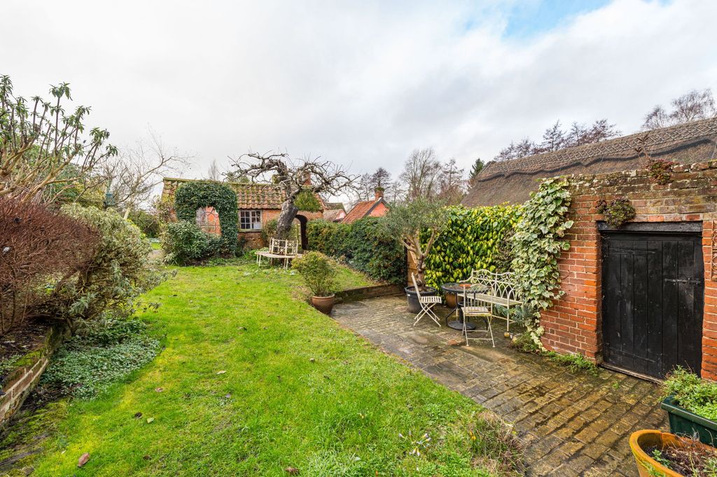 Property photo 2 of 21