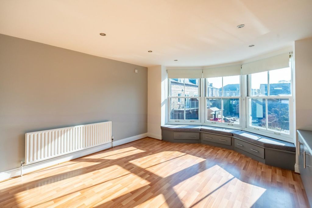 Property photo 3 of 17 Living Room