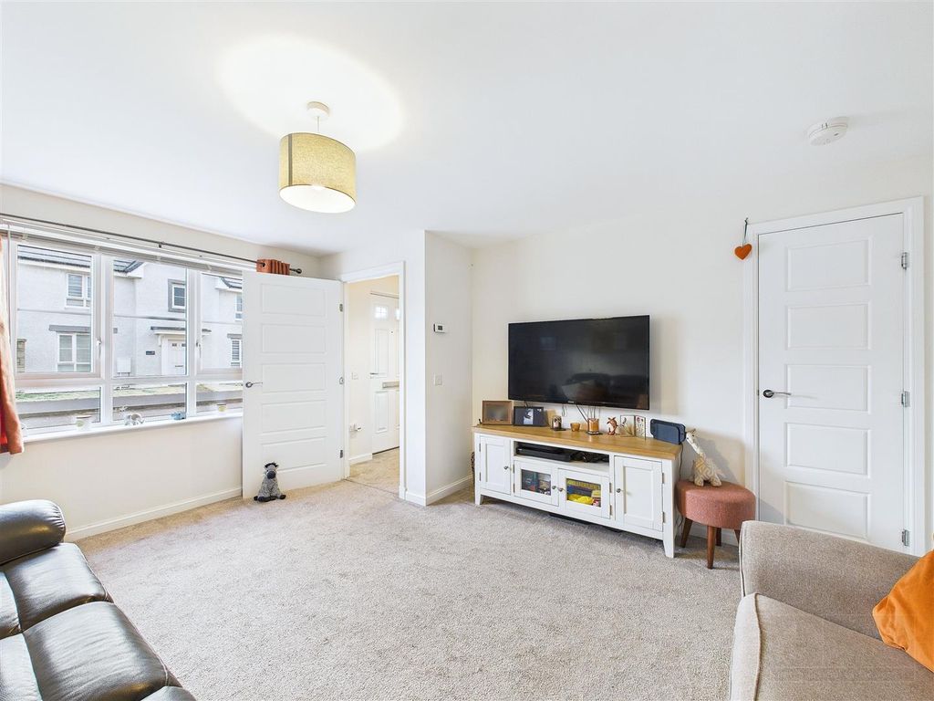 Property photo 2 of 20 Sitting Room