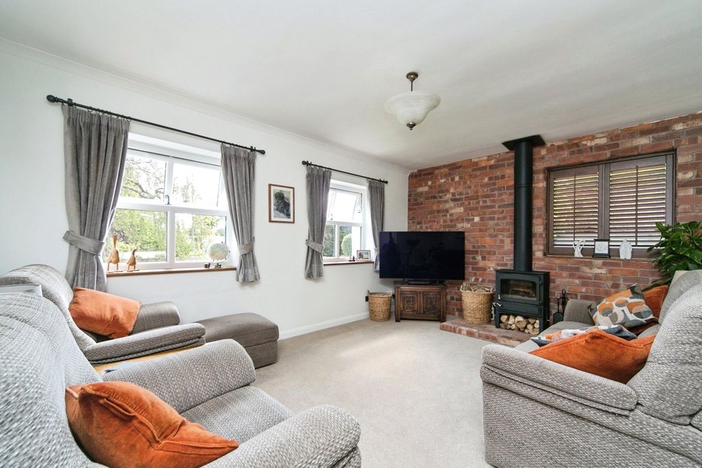 Property photo 2 of 16 Photo