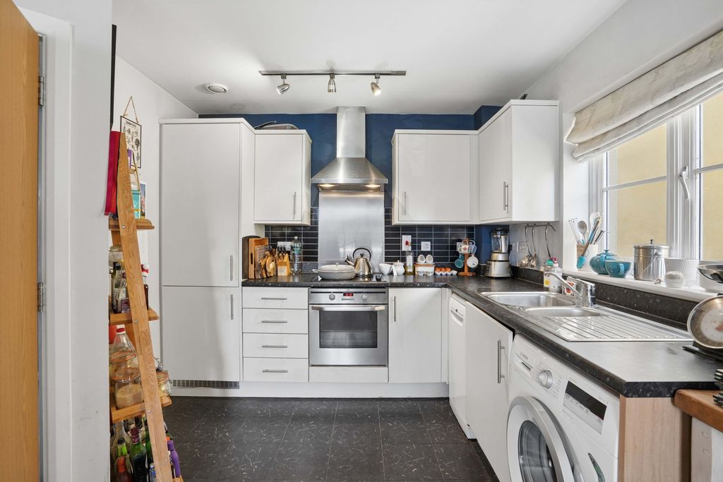 Property photo 3 of 12 Kitchen