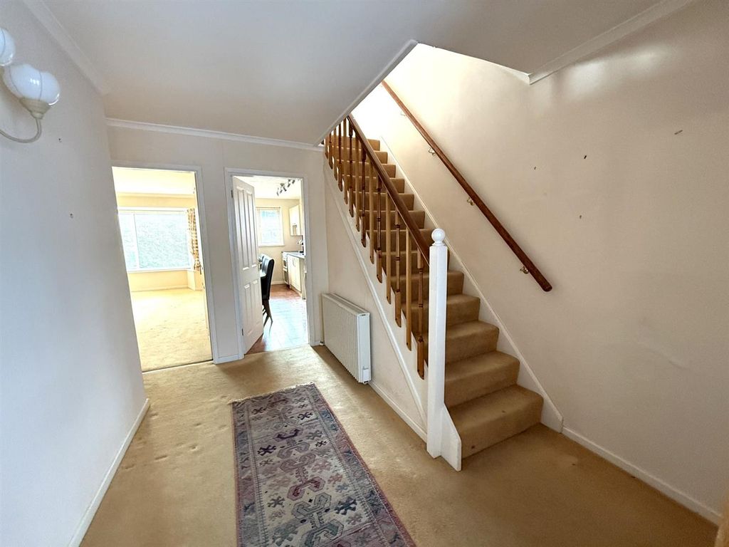 Property photo 3 of 15 3 Cliff Hall.Jpg