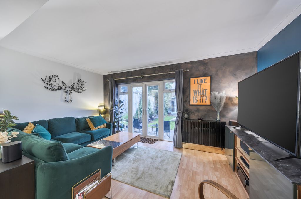 Property photo 3 of 21 1411178-4-698F59F...