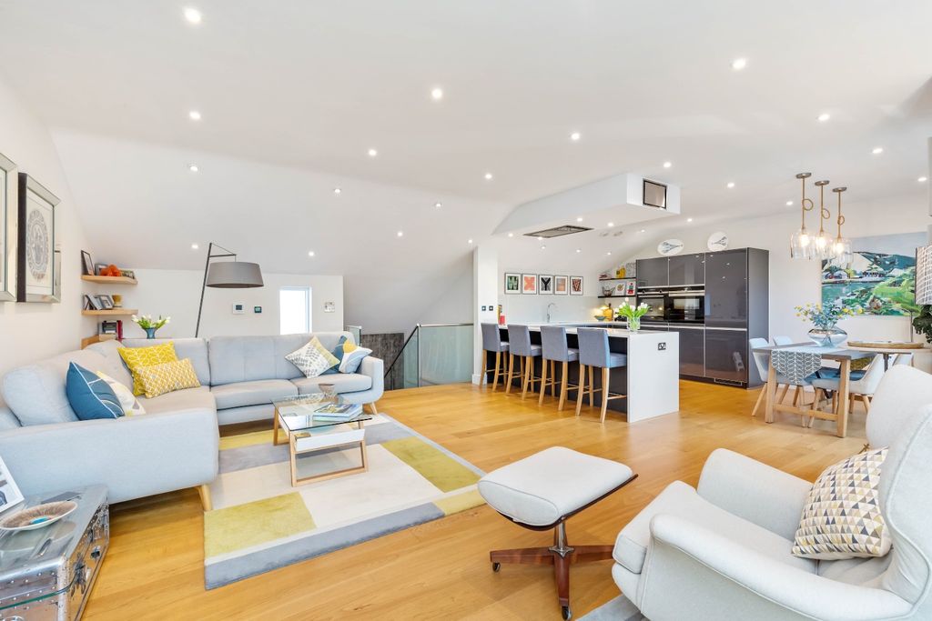 Property photo 2 of 24 4979143