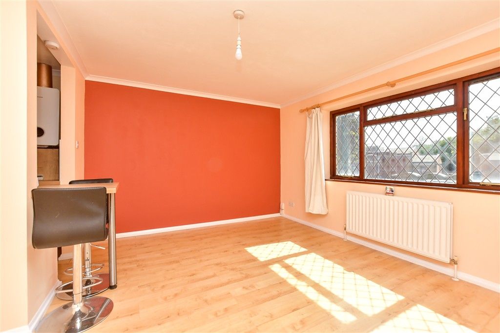 Property photo 3 of 8 Lounge/Dining Area