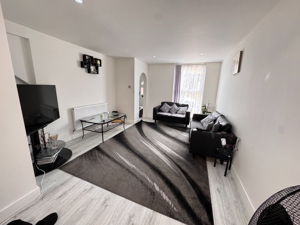 Property photo 3 of 9 4348572