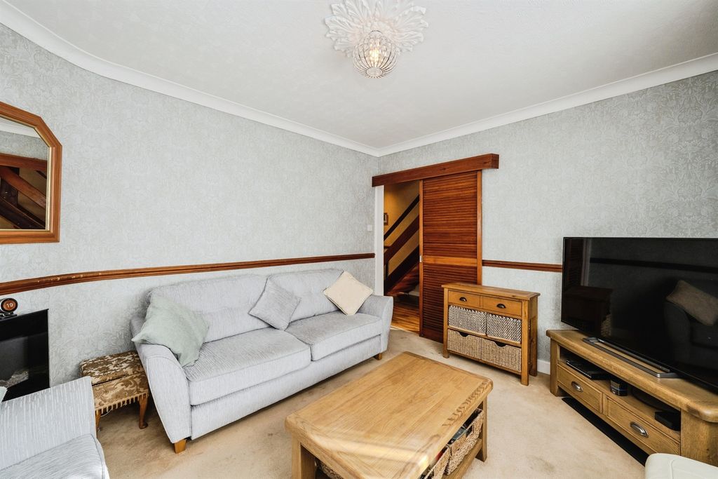 Property photo 2 of 20
