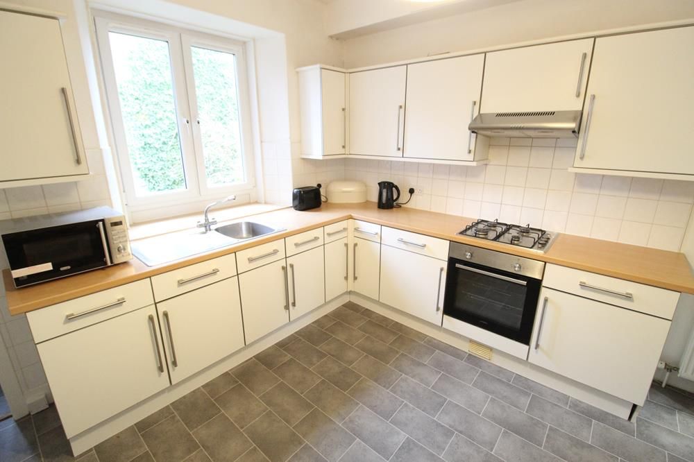 Property photo 3 of 8 Kitchen