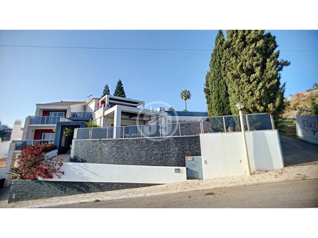 Property photo 2 of 41