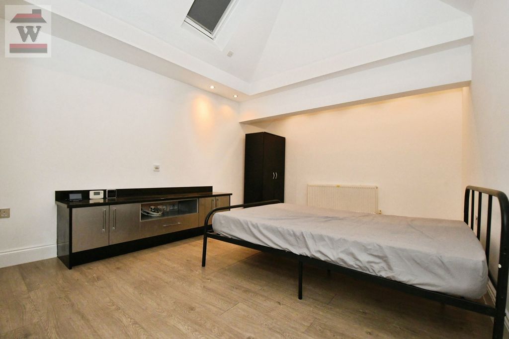 Property photo 1 of 3