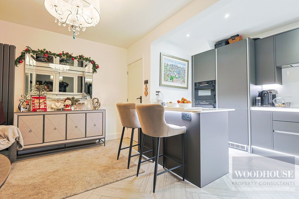 Property photo 3 of 28