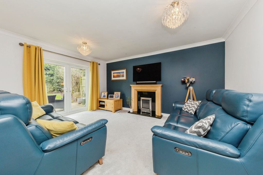 Property photo 3 of 27