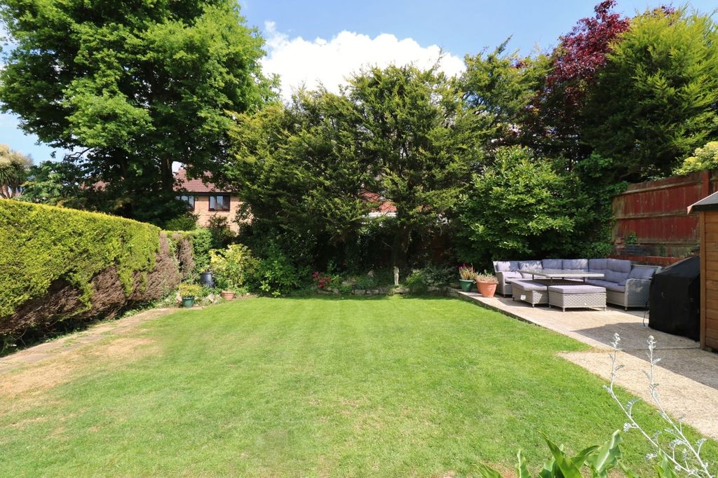 Property photo 2 of 25
