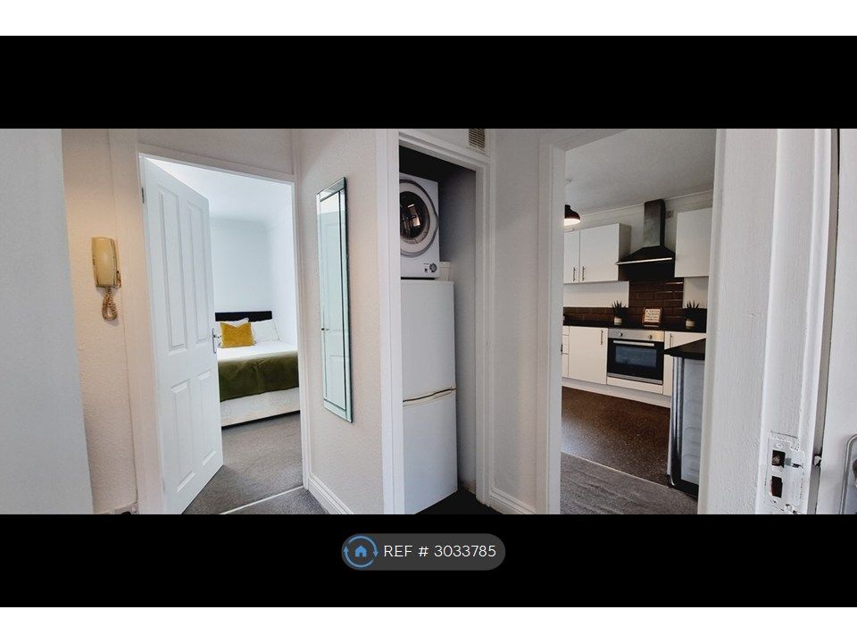 Property photo 3 of 17 Fridge Freezer &amp; Tumble Dryer