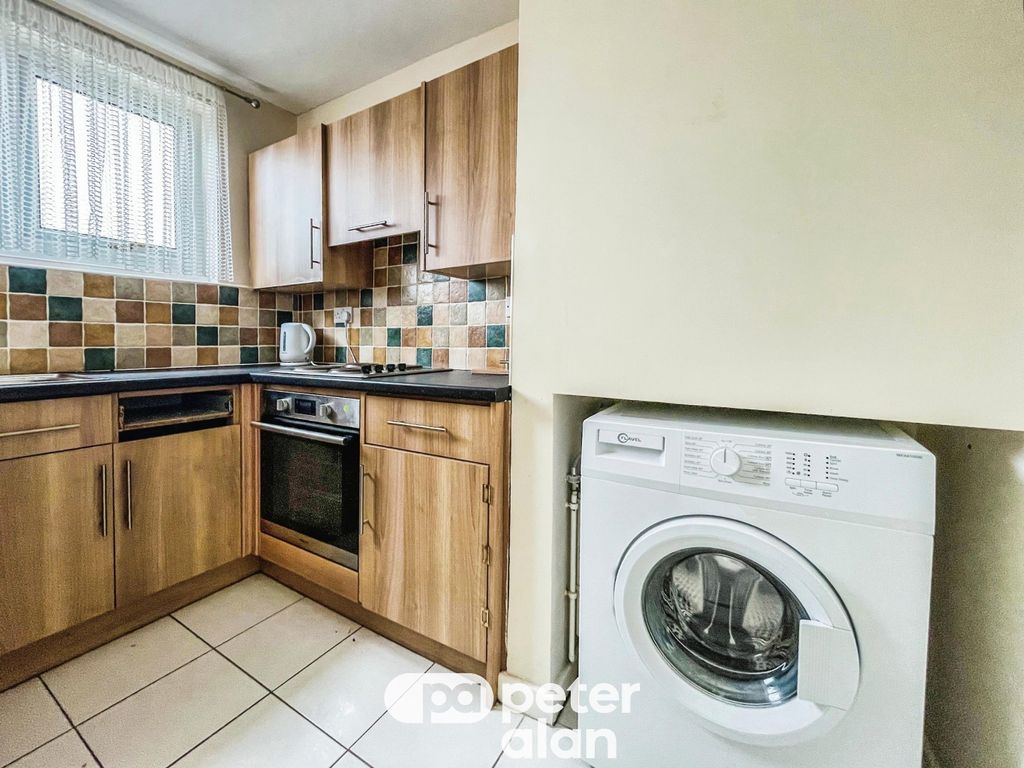 Property photo 3 of 14 Kitchen