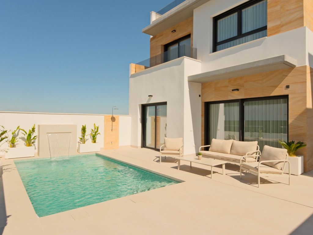 Property photo 1 of 46 New 3-Bedroom Villa With Pool And Solarium, Benijófar, Costa Blanca