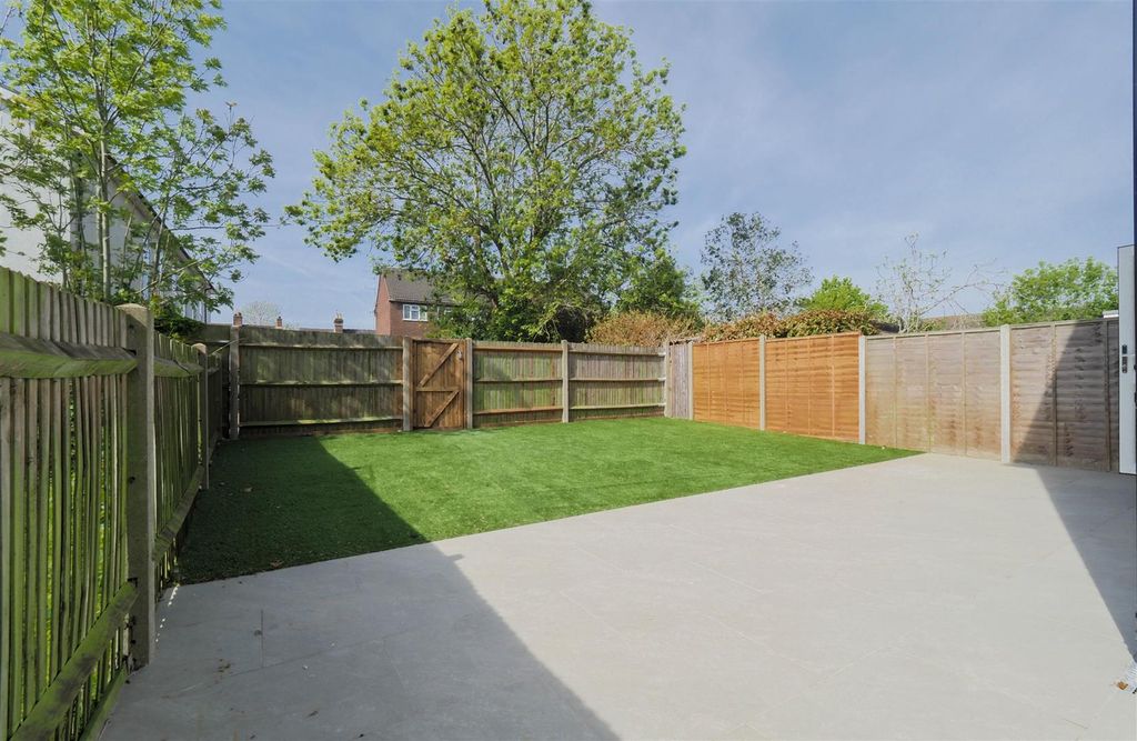 Property photo 2 of 13 Garden