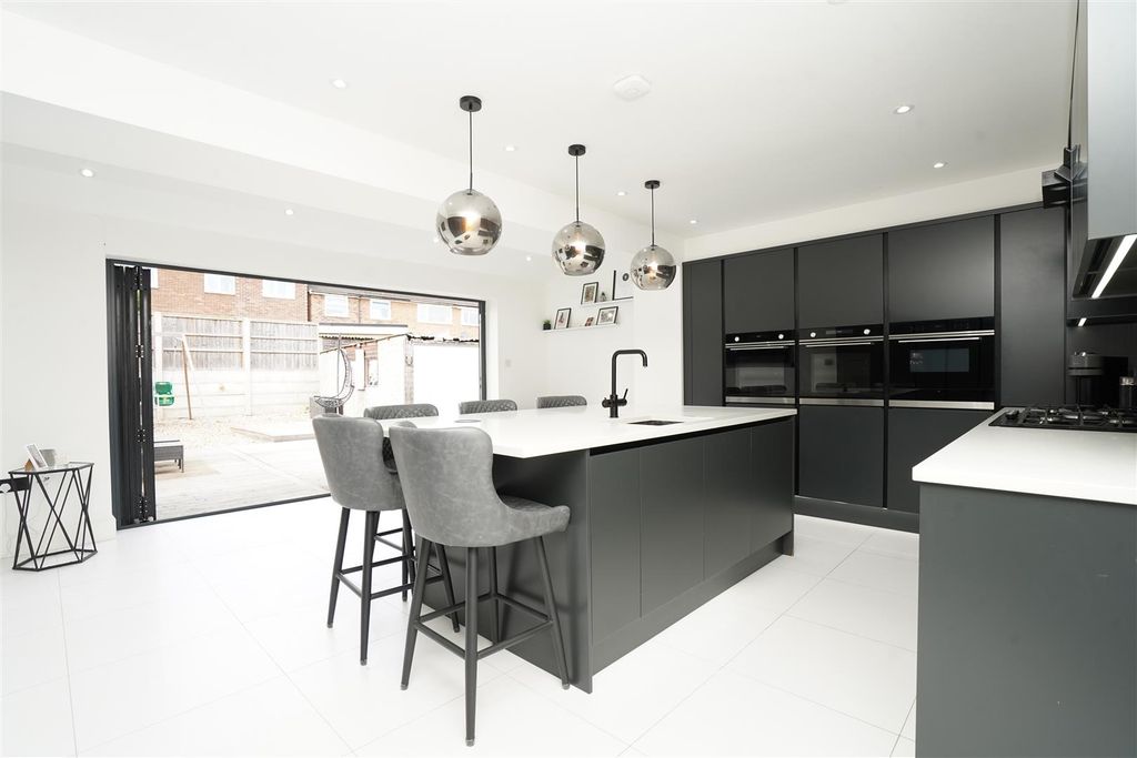 Property photo 2 of 14 Kitchen Dining Room
