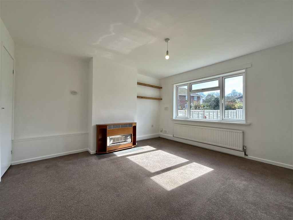 Property photo 3 of 13 Lounge (2).Jpg