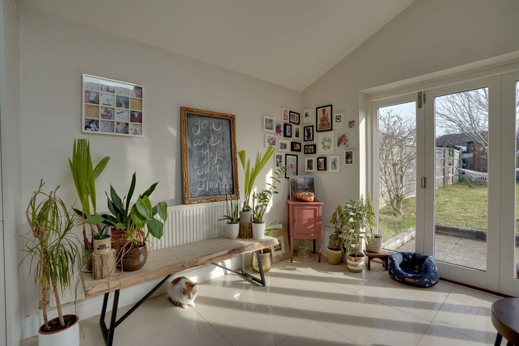 Property photo 3 of 25