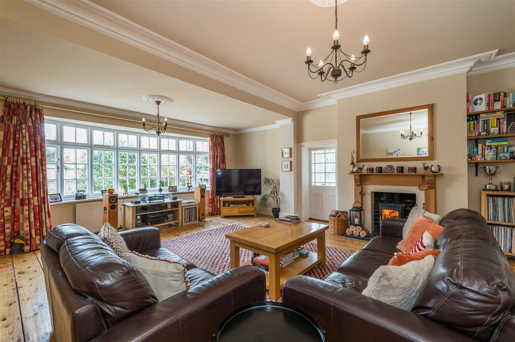 Property photo 3 of 27