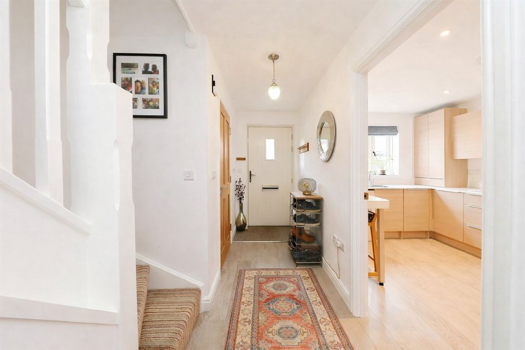 Property photo 2 of 14 Entrance Hall