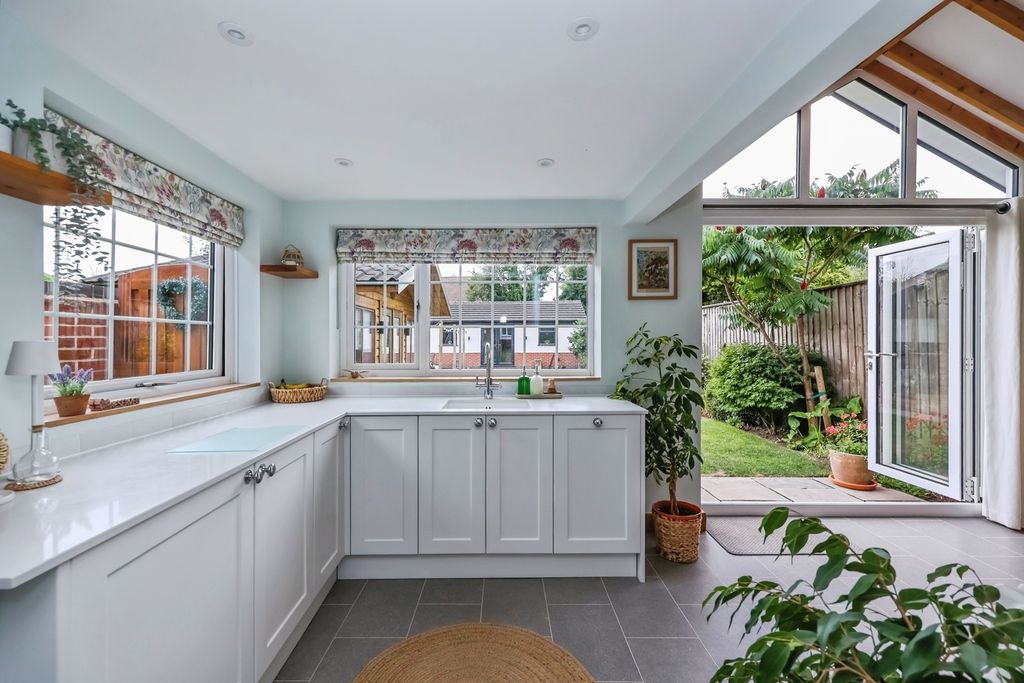 Property photo 3 of 24 Pbox-Img.Jpg