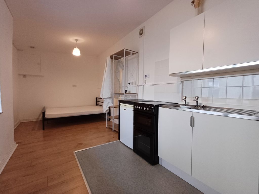 Property photo 1 of 7 Studio (Annex) Flat To Rent