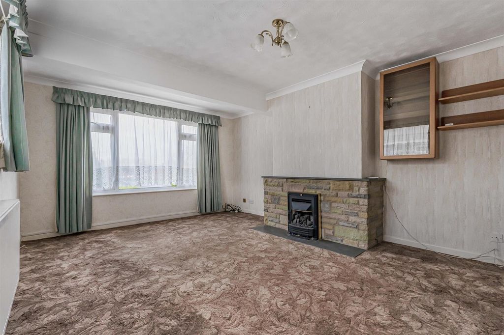 Property photo 2 of 24 7_68321.Jpg