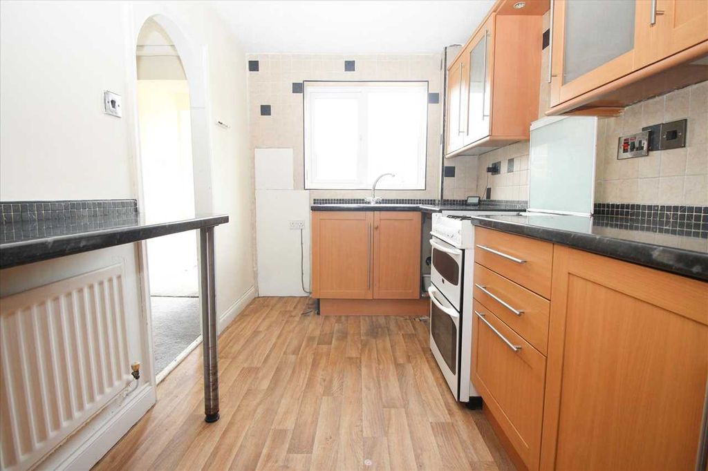 Property photo 3 of 6 Kitchen
