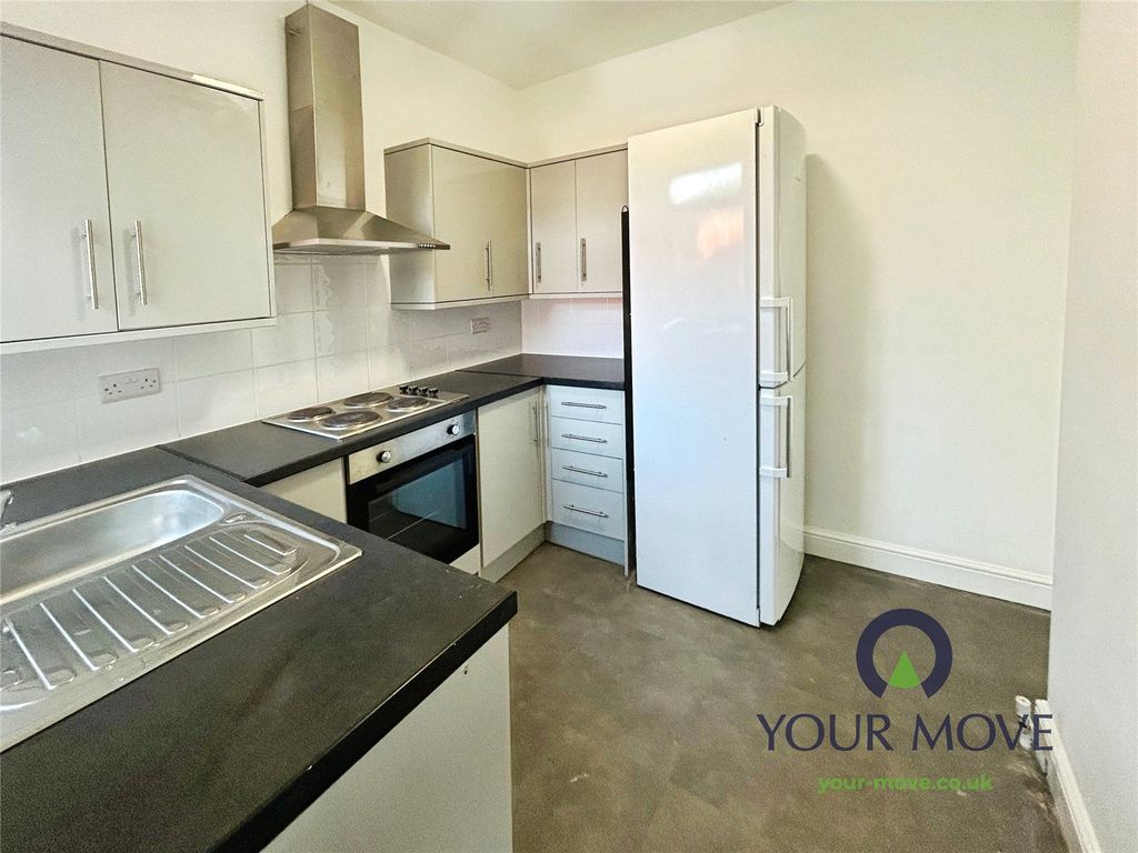 Property photo 3 of 9 Kitchen