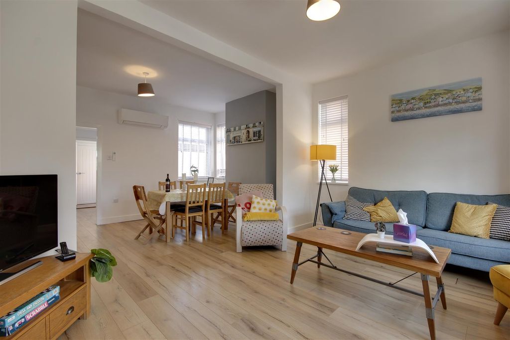 Property photo 2 of 12 Open Plan Lounge Diner