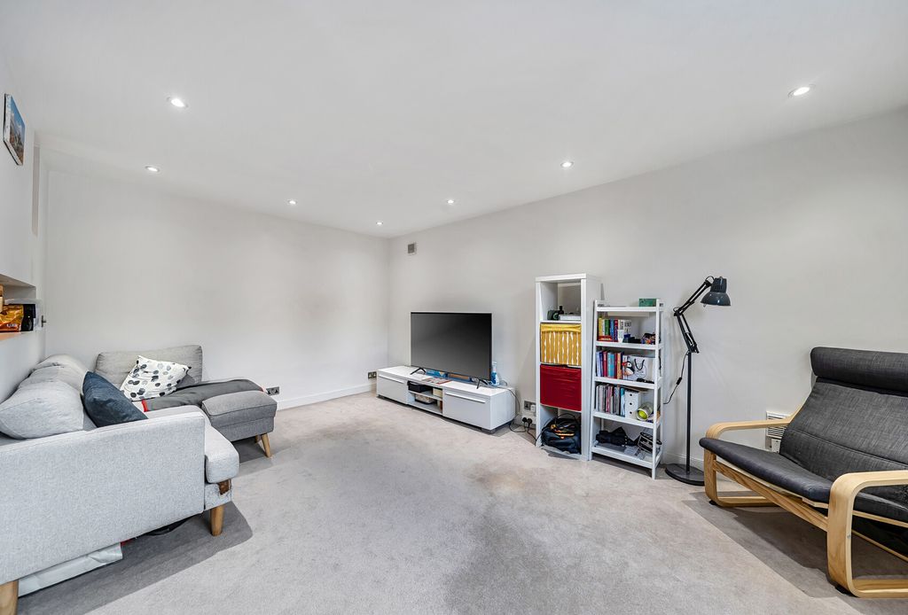 Property photo 2 of 9 1424132-10-69Aac6...