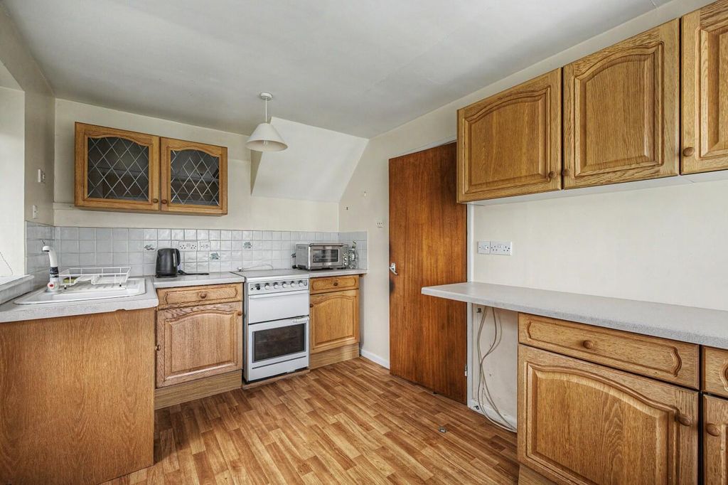 Property photo 3 of 19 Kitchen