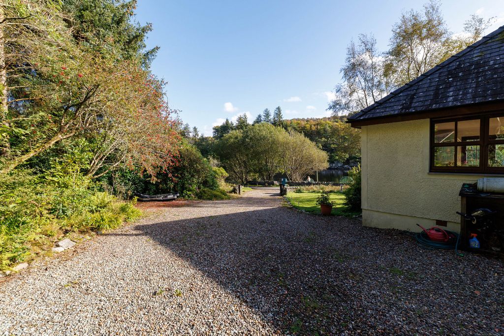 Property photo 3 of 25