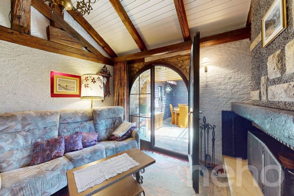 Property photo 3 of 12