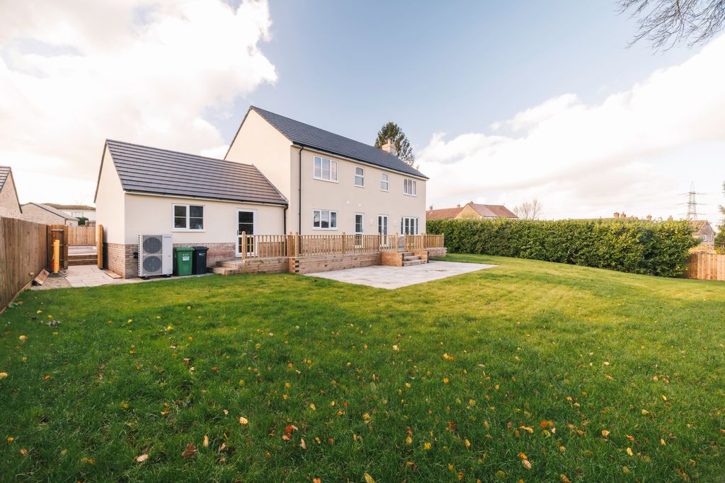 Property photo 3 of 17 Picture No. 35