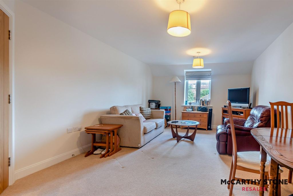 Property photo 2 of 21 8614547-Interior12-800.Jpg