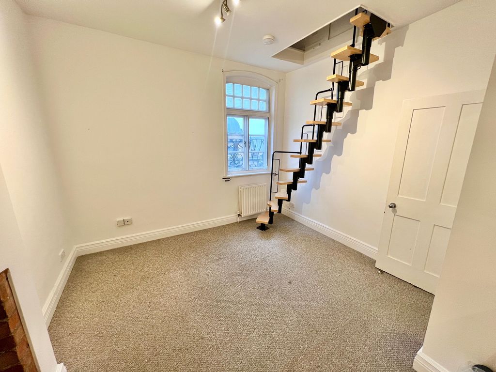 Property photo 3 of 10 Image
