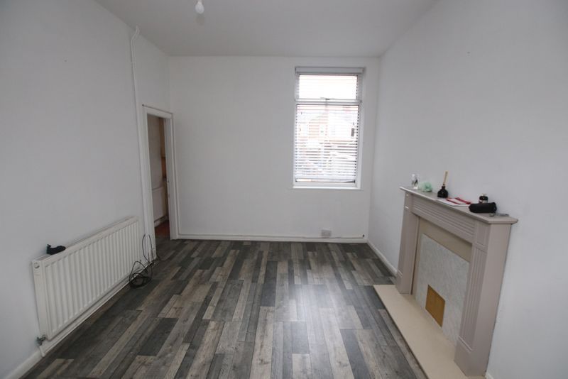 Property photo 3 of 10 Dining Room