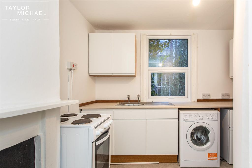 Property photo 2 of 12 Kitchen