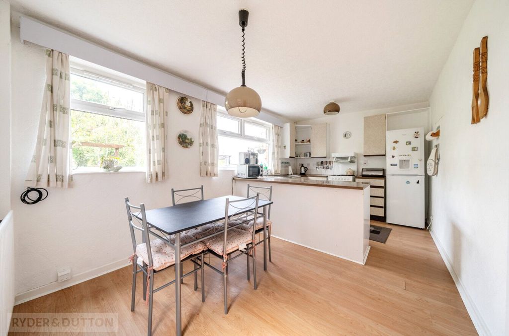 Property photo 3 of 17 Kitchen/Dining